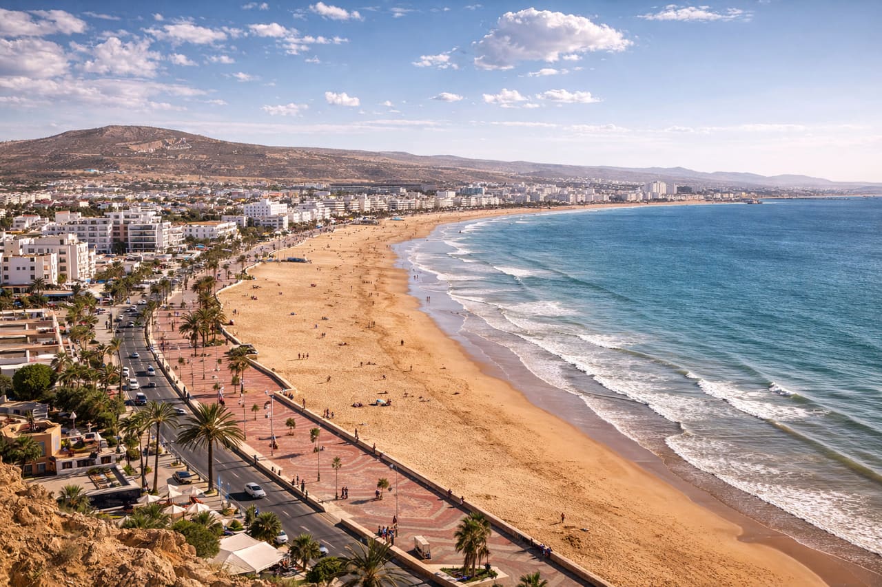 Spiaggia e lungomare della città di Agadir.