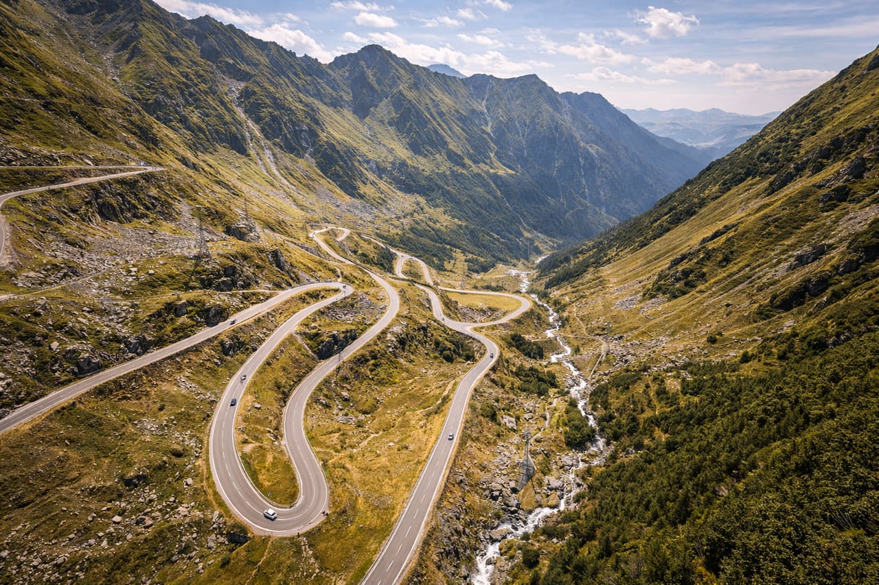 La strada Transfăgărășan tra le montagne dei Carpazi.