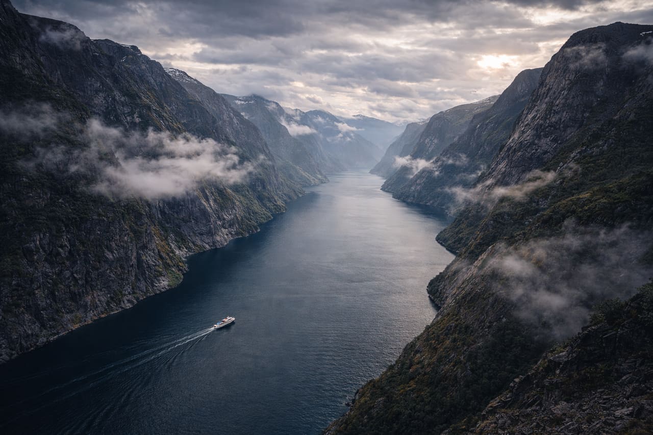 Sognefjord – il fiordo più lungo della Norvegia tra alte montagne